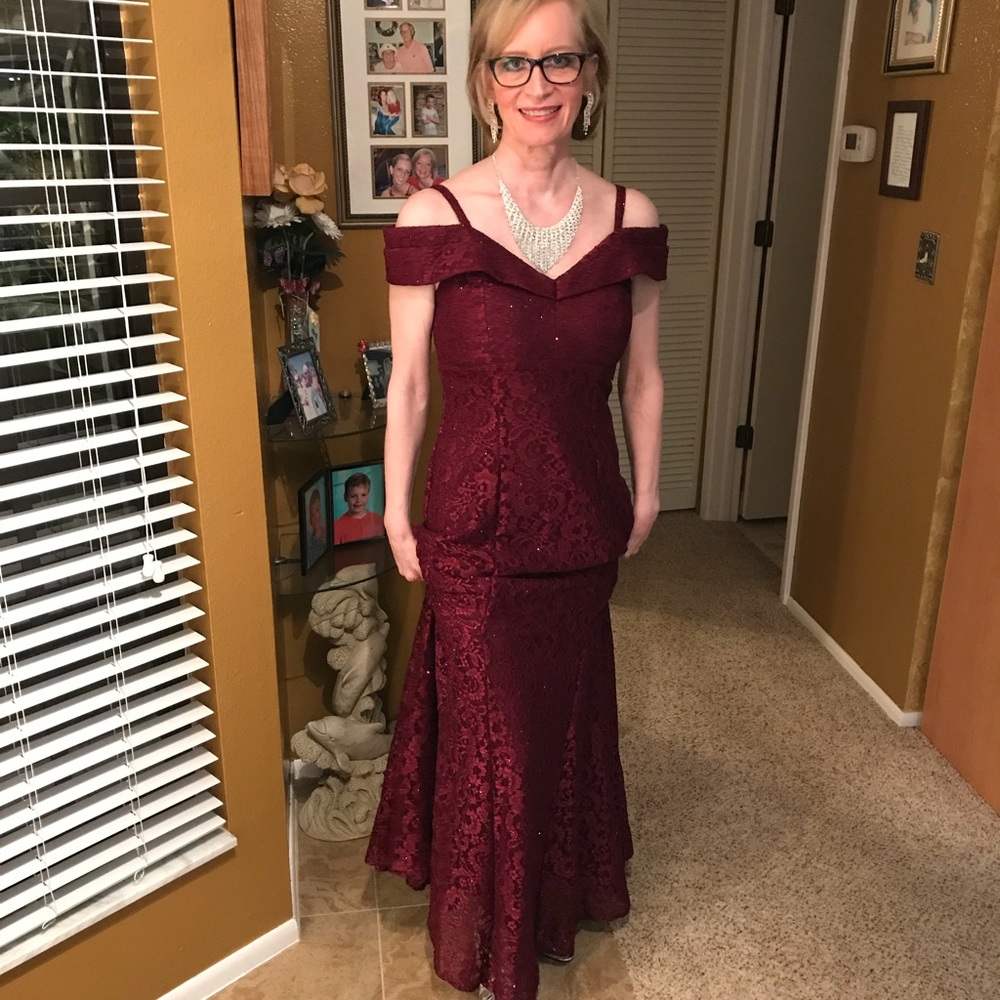 ❤️ HUGE PRICE REDUCTION! ❤️ NEW Glitter Lace Dress